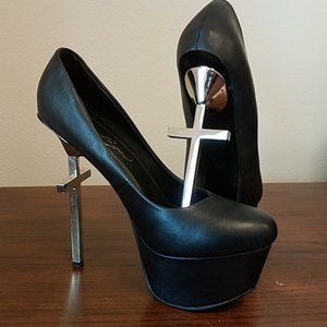 Privileged J.C. Dossier Black Cross sz 7